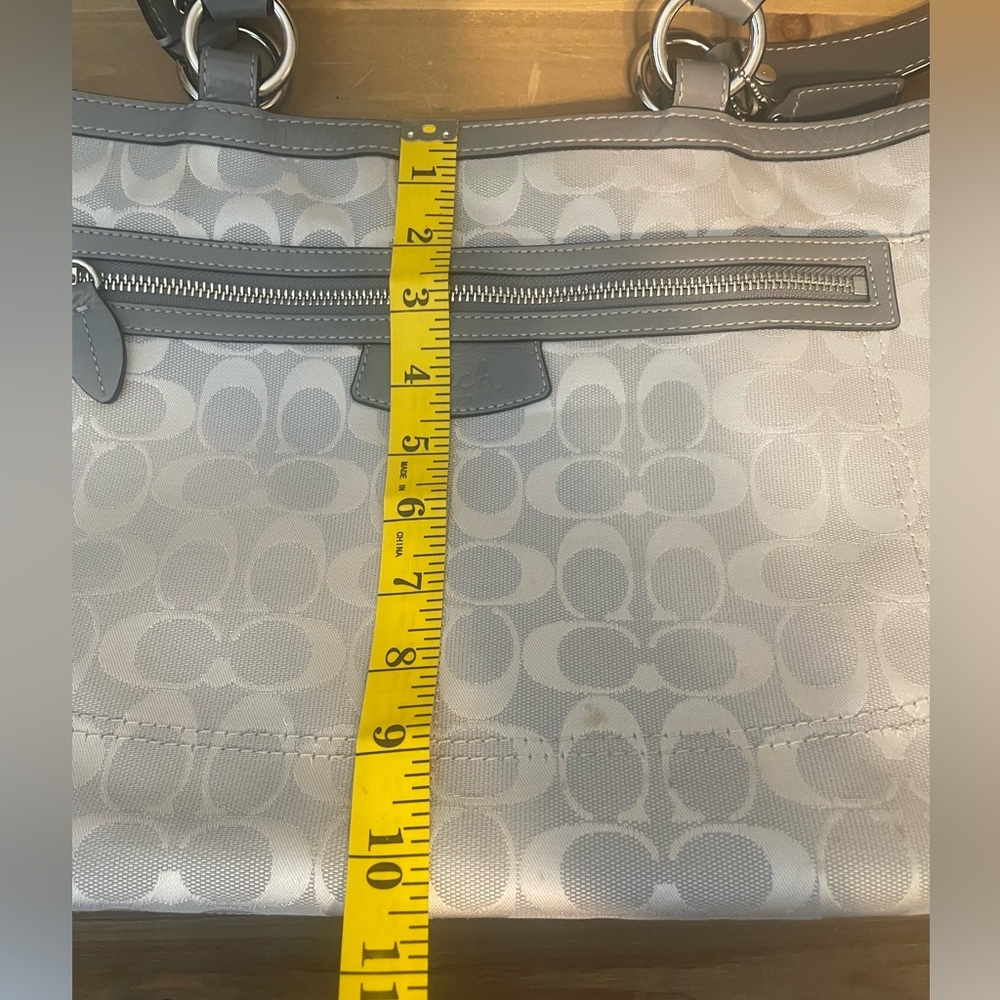 GUC Coach Shoulder Bag - Picture 12 of 14